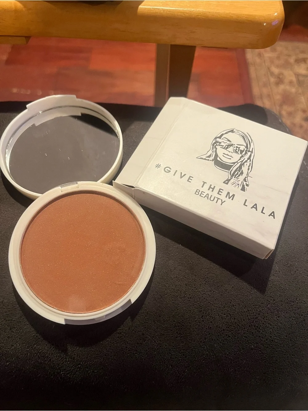 Give Them LaLa Warm Brown Bronzer & Contour - Natural Warm Brown